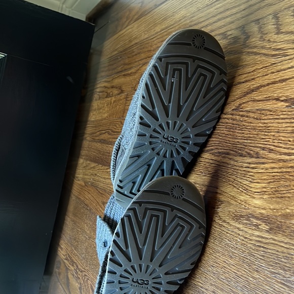 UGG Women's Classic Cardy - Picture 4 of 5